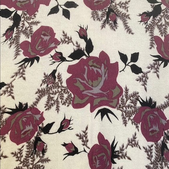 Twelve by Twelve Floral Cardigan with Black/Gold Buttons - Picture 5 of 7